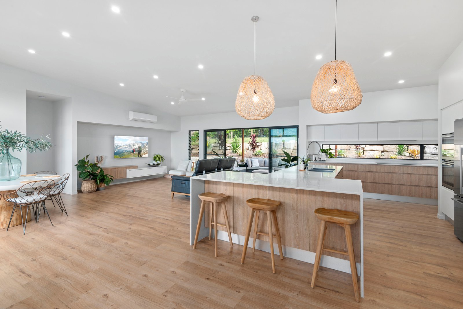 33 Sawtell Drive CURRUMBIN WATERS 1
