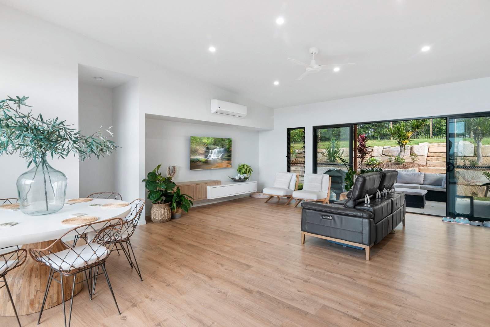 33 Sawtell Drive CURRUMBIN WATERS 4