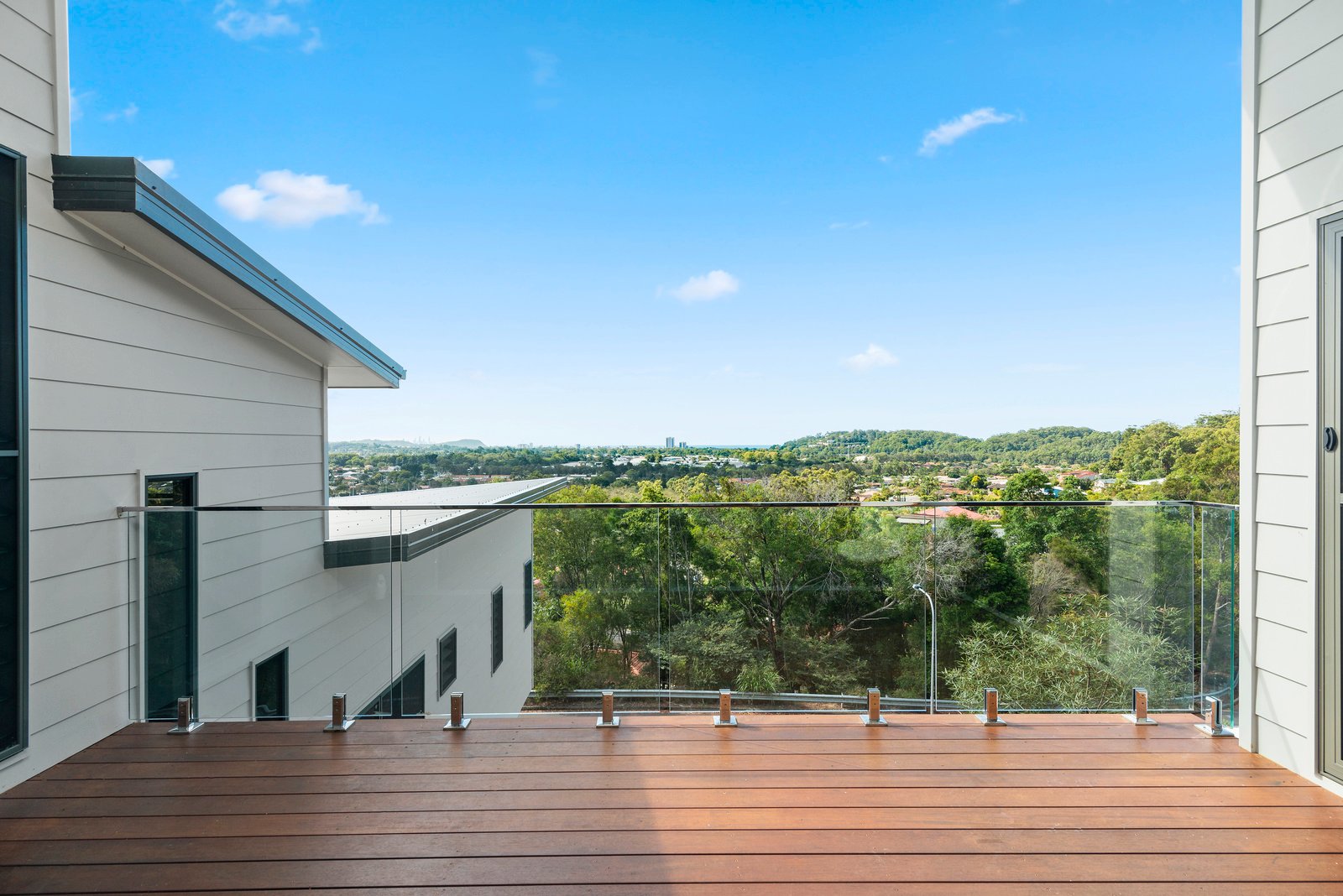 33 Sawtell Drive CURRUMBIN WATERS 5