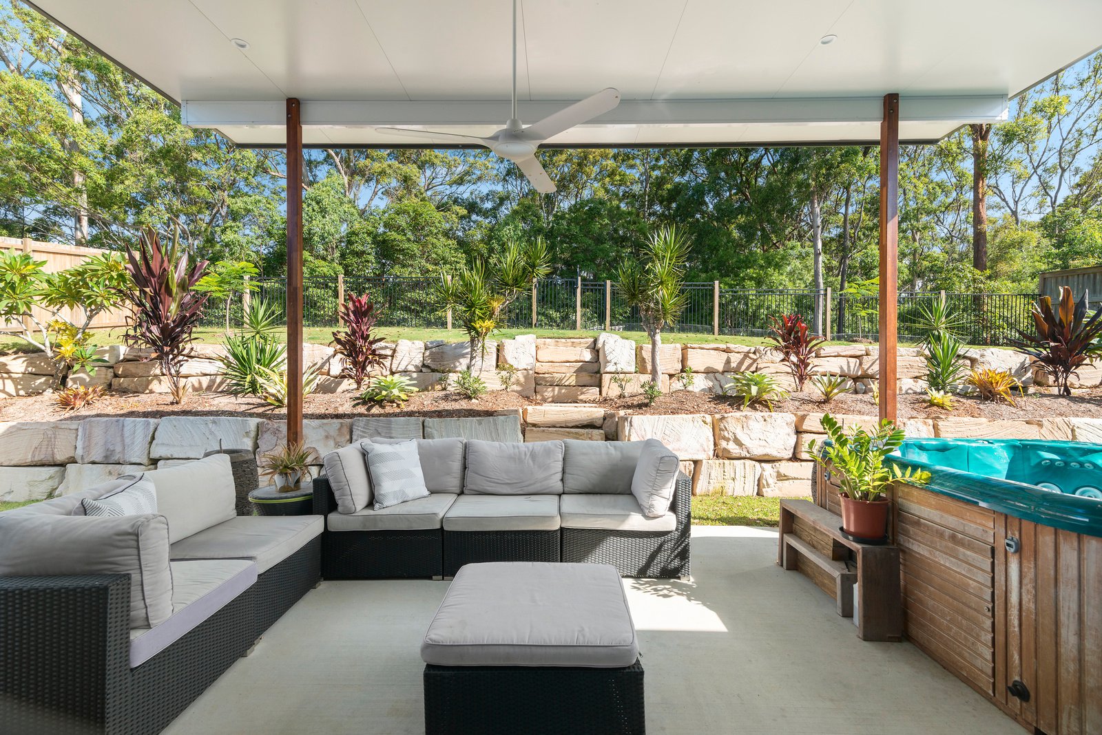 33 Sawtell Drive CURRUMBIN WATERS 6