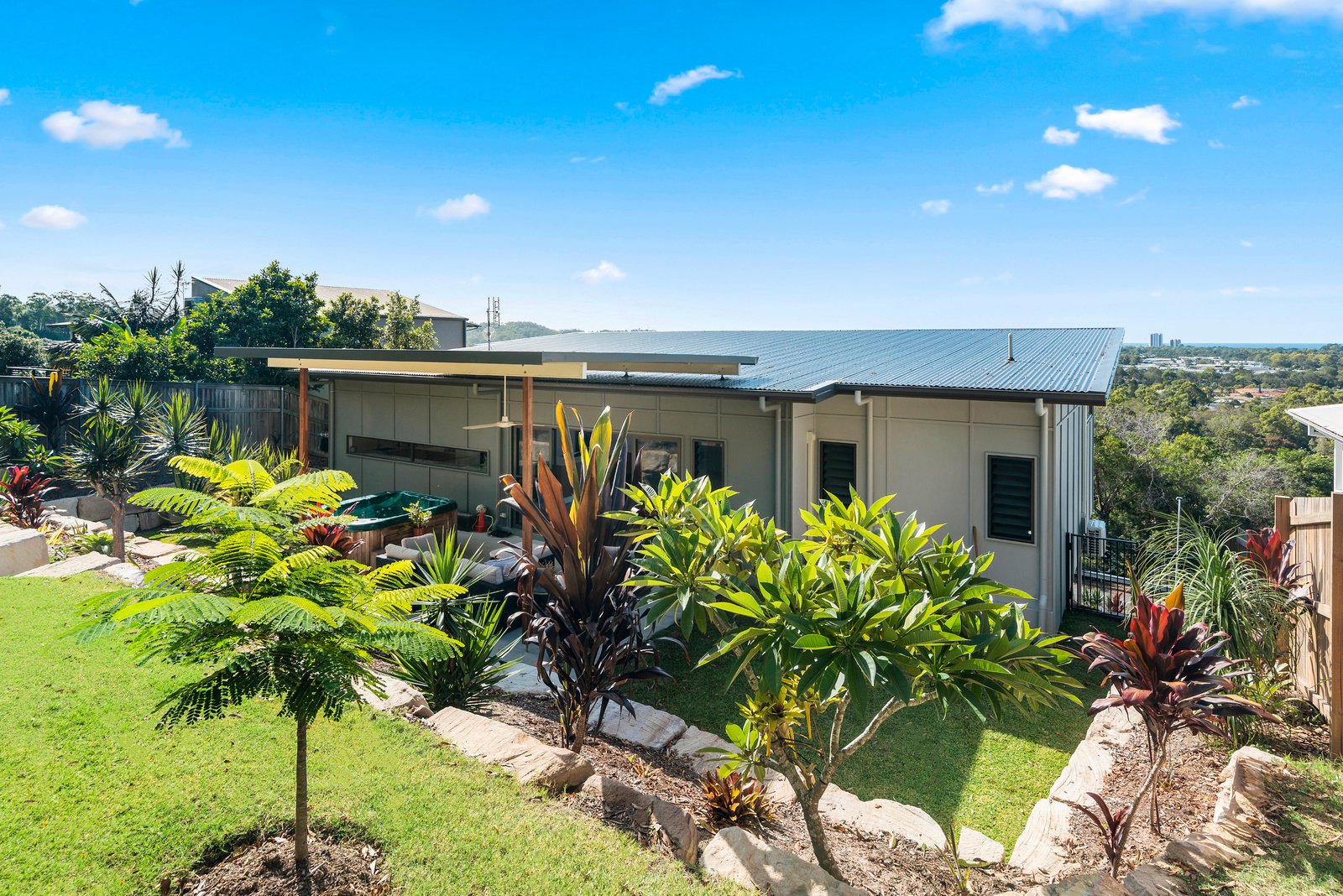 33 Sawtell Drive CURRUMBIN WATERS 13