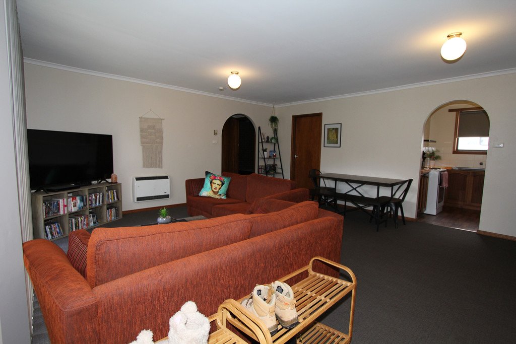 3/3 Shakespeare Avenue MOUNT HELEN 2