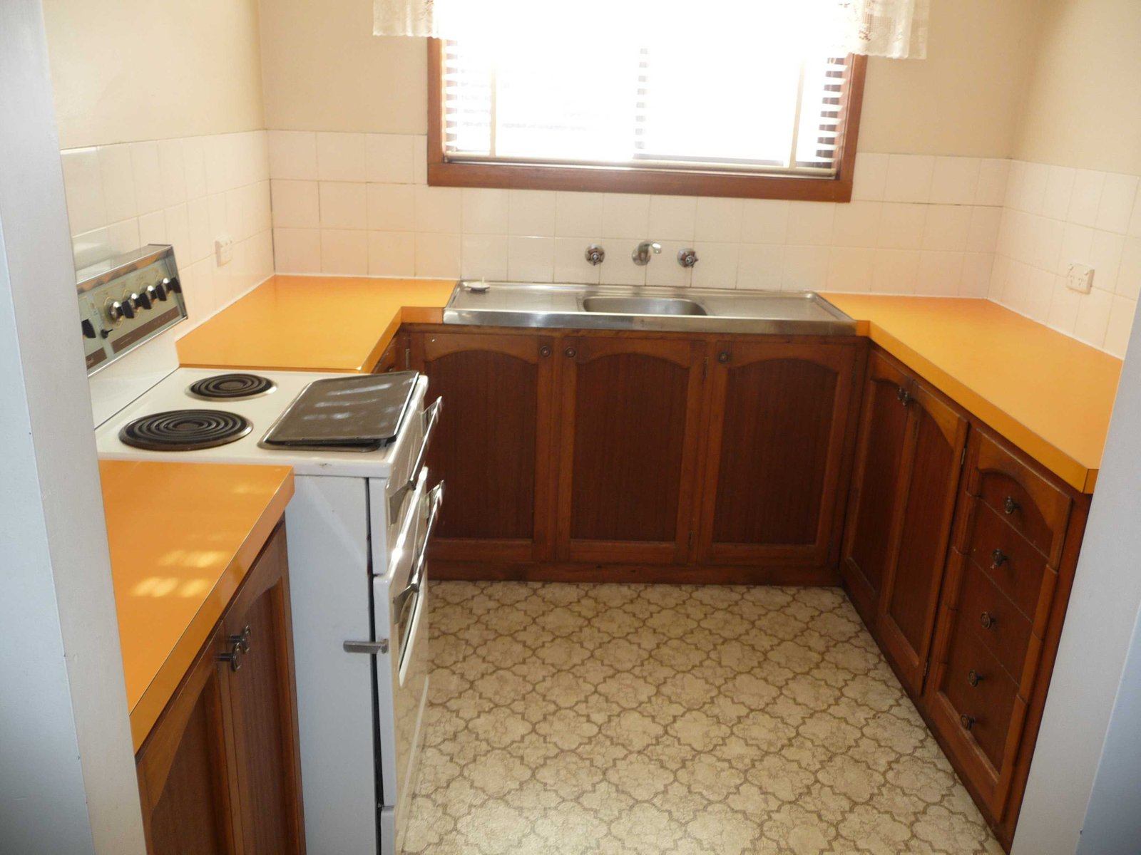 3/3 Shakespeare Avenue MOUNT HELEN 4