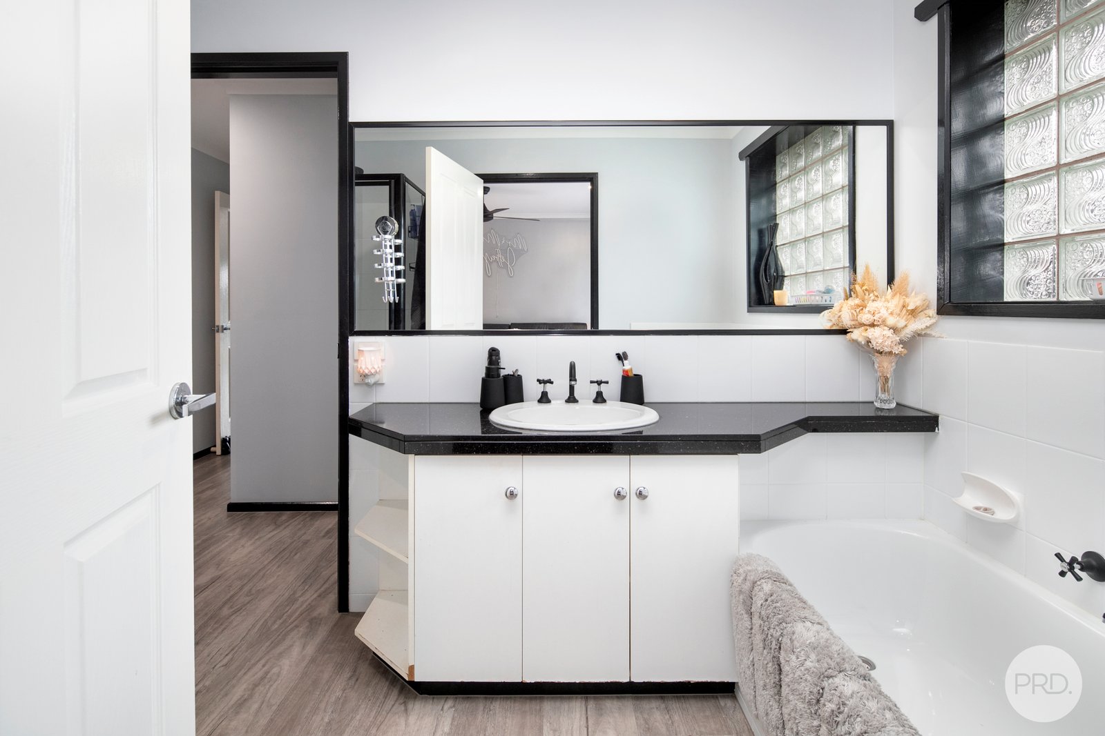 33 Shari Drive DELACOMBE 6