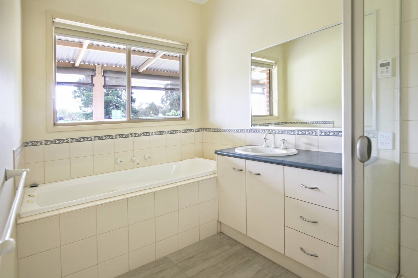 Real Estate and Property in 33 South Lane, Kyneton, VIC