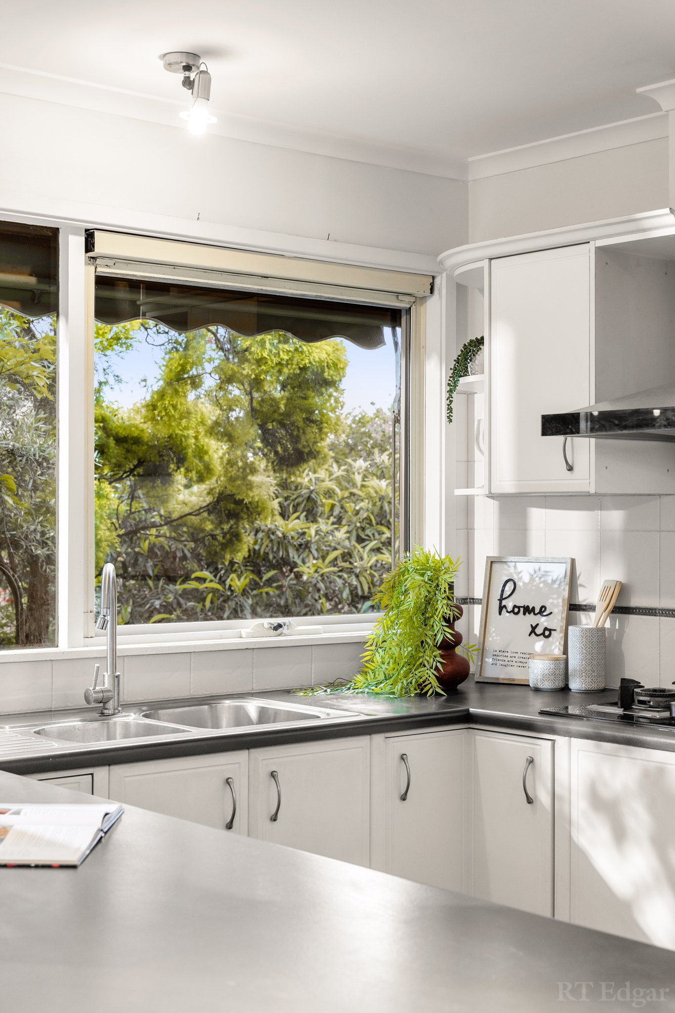 Real Estate and Property in 33 Spring Valley Drive, Templestowe, VIC