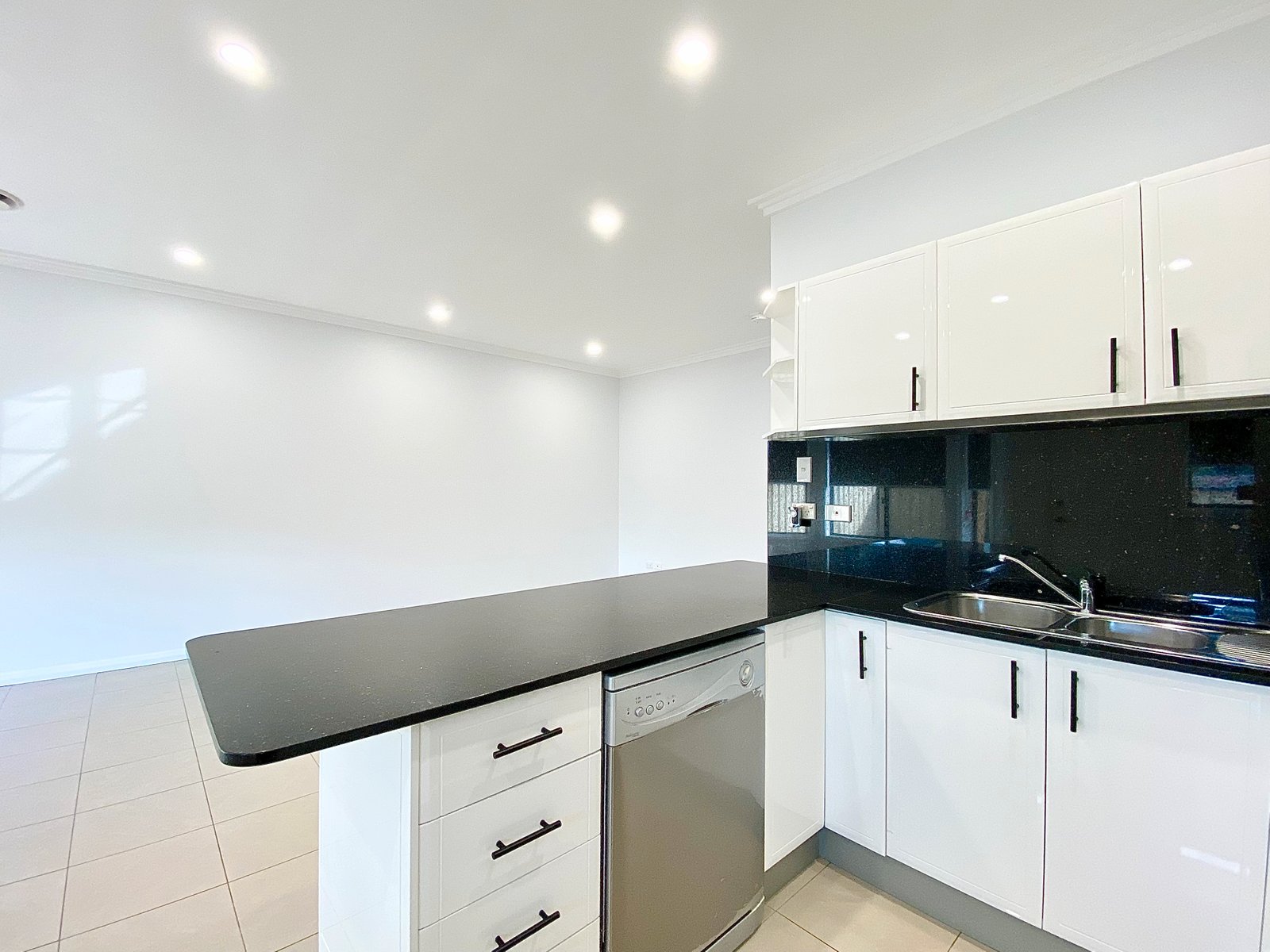 3/3 Starboard Close SALAMANDER BAY 9