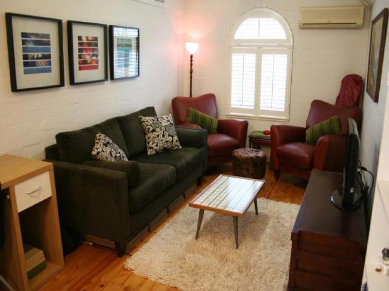 Gallery: 33 Stead Street
