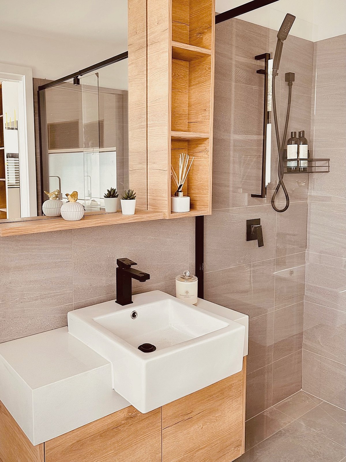 Real Estate and Property in 33 Stockdale Avenue, Clayton, VIC