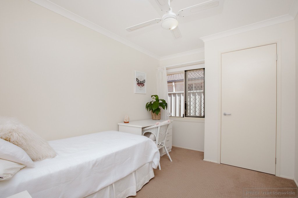 33 Strutt Crescent METFORD 14