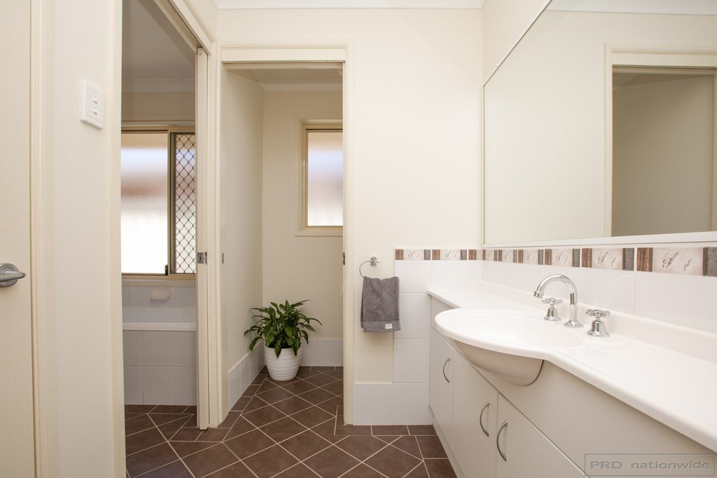 33 Strutt Crescent METFORD 16
