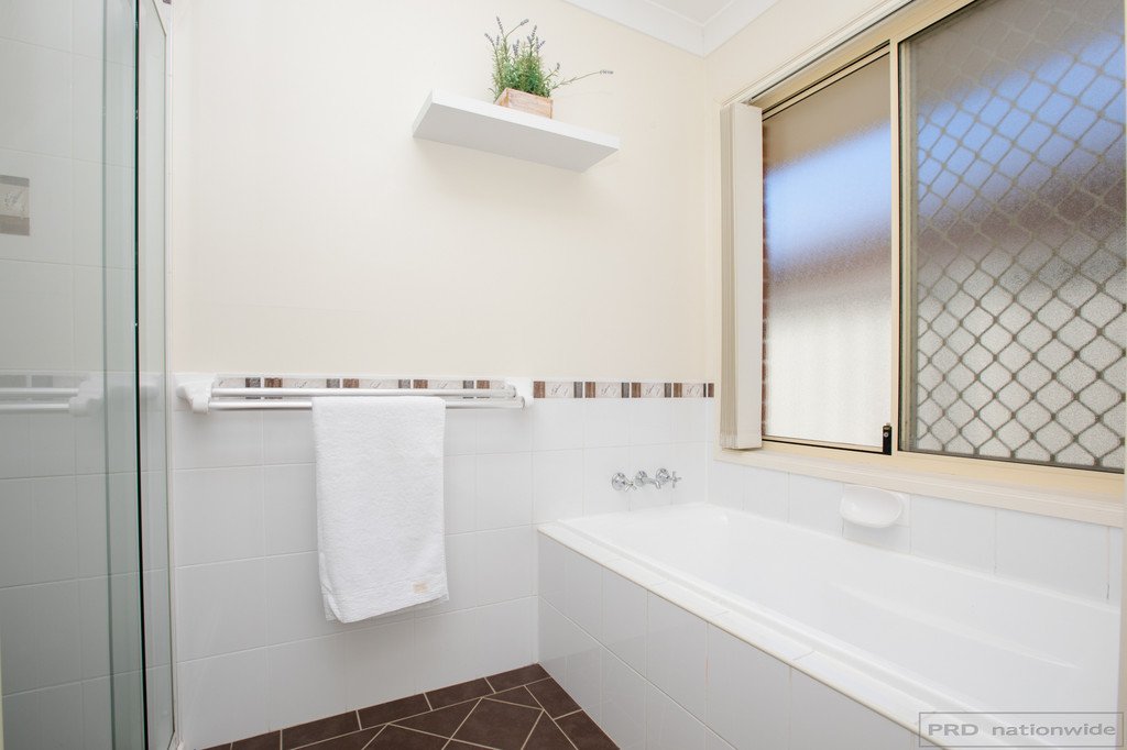 33 Strutt Crescent METFORD 17