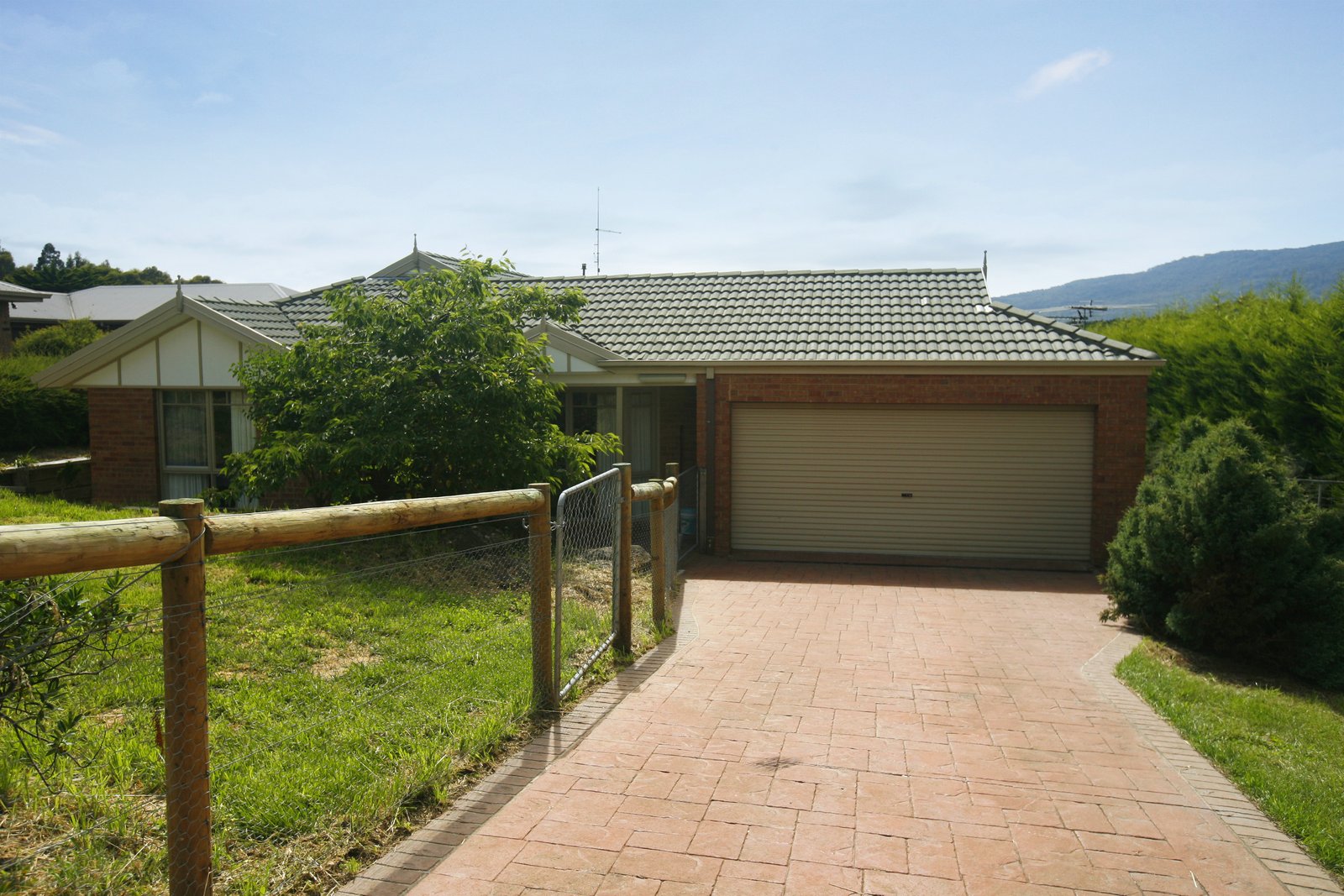Real Estate and Property in 33 Tennyson Street, Woodend, VIC