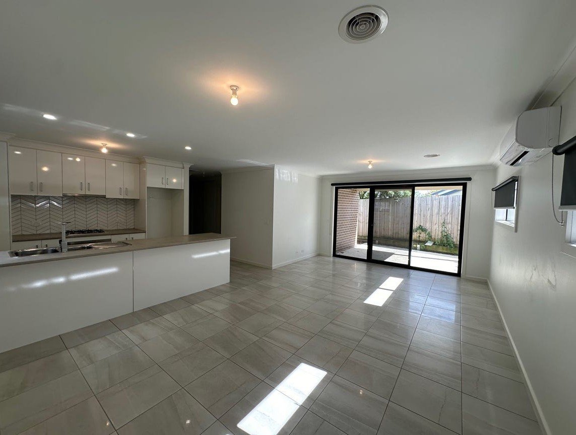 Gallery: 3/3 Universal Court
