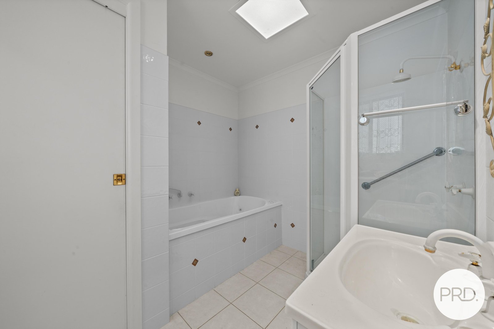 3/3 Veronica Street BELLERIVE 8