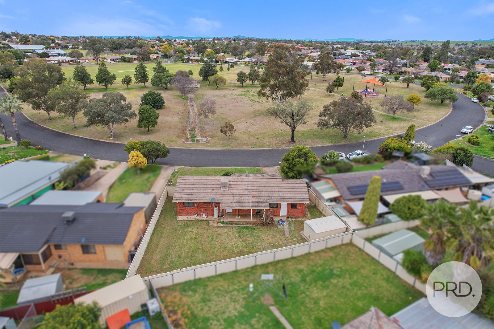 33 Waree Drive TAMWORTH 3