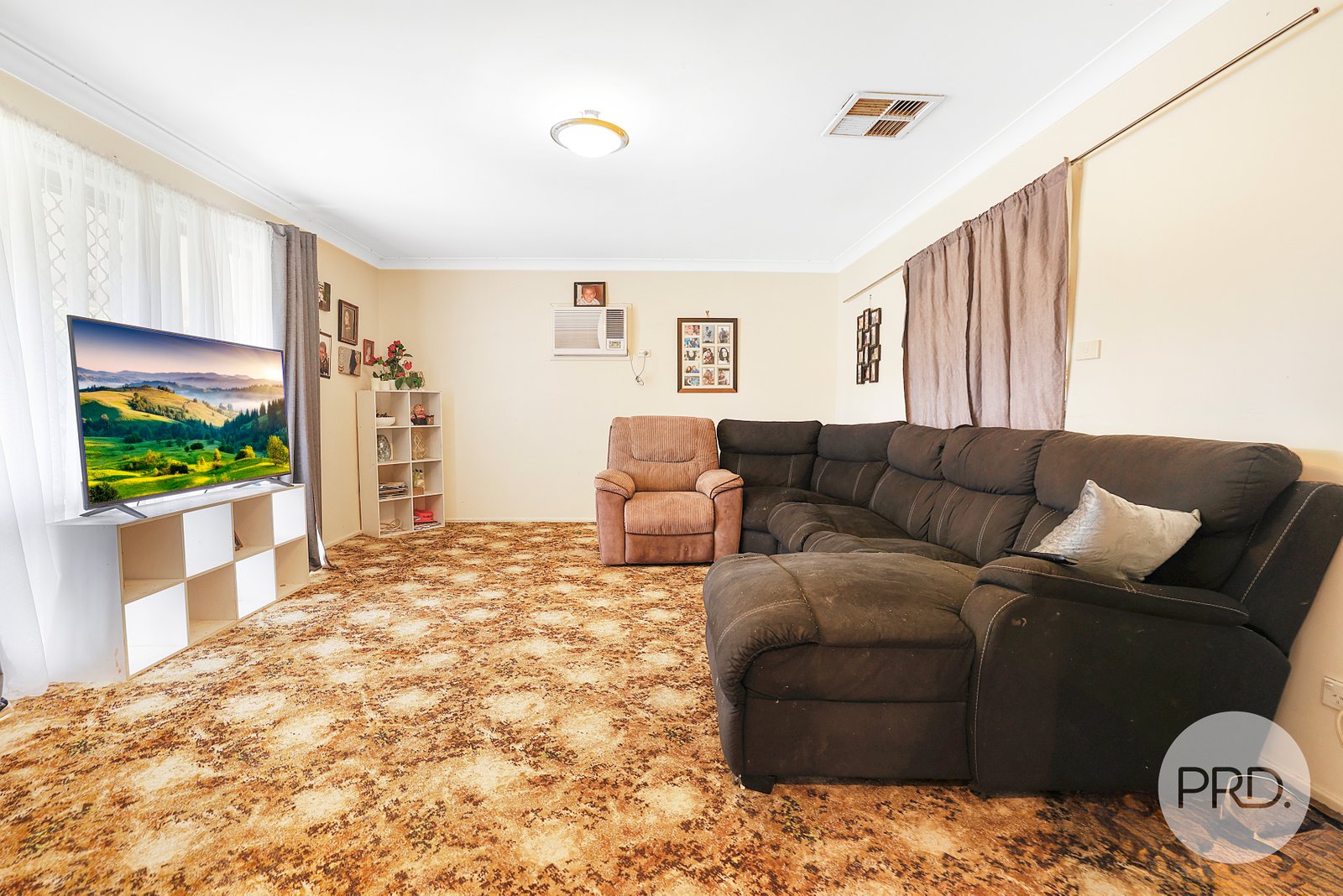 33 Waree Drive TAMWORTH 9