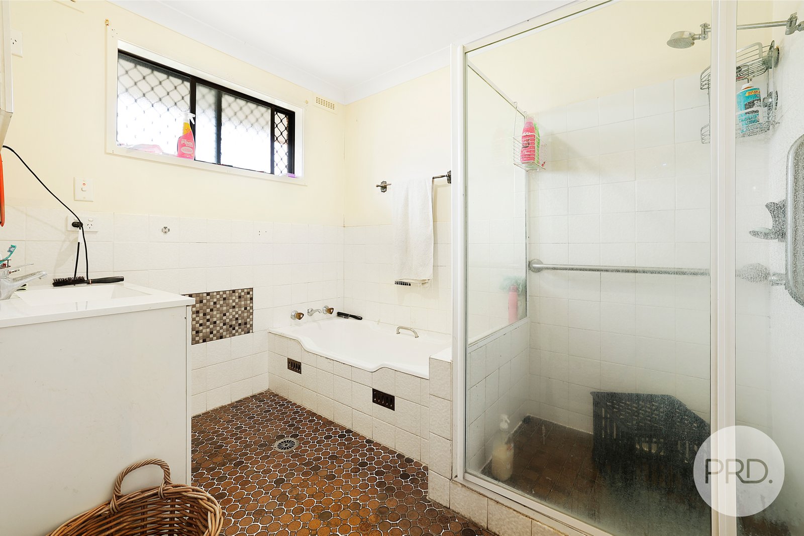 33 Waree Drive TAMWORTH 14