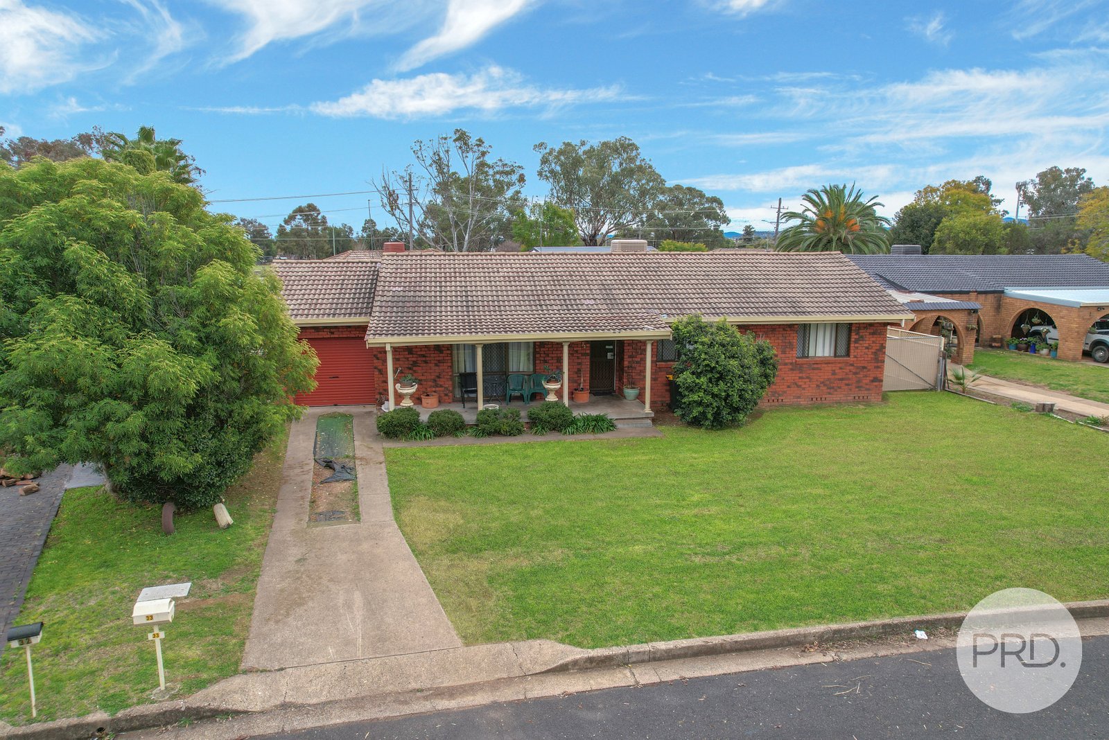 33 Waree Drive TAMWORTH 21