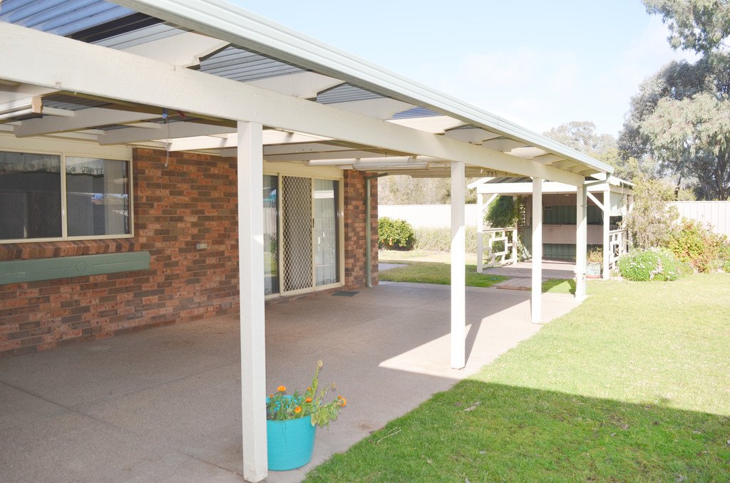 33 Warrambool Crescent GLENFIELD PARK 9