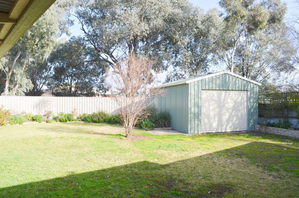33 Warrambool Crescent GLENFIELD PARK 10