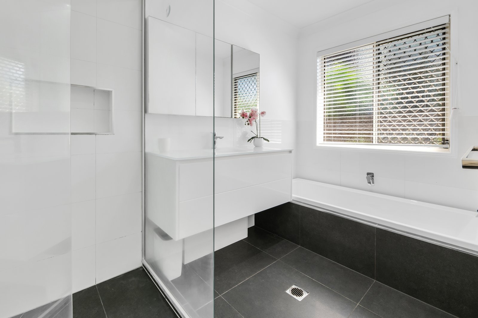 33 Warrungen Way ASHMORE 18