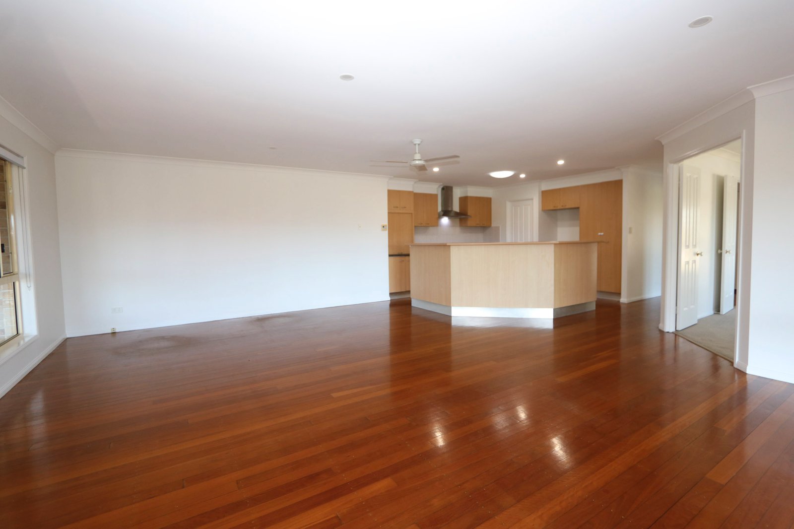 33 Warrungen Way ASHMORE 6