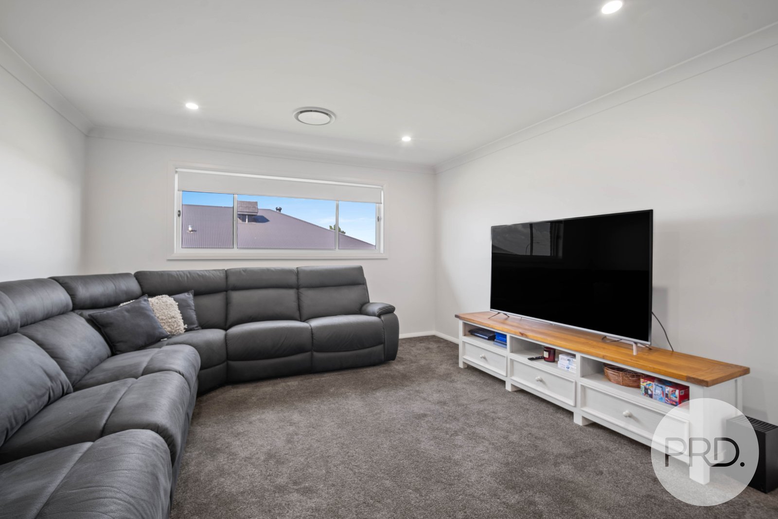 33 Watson Boulevard LLOYD 8