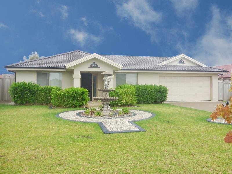 33 Womboin Crescent GLENFIELD PARK 1