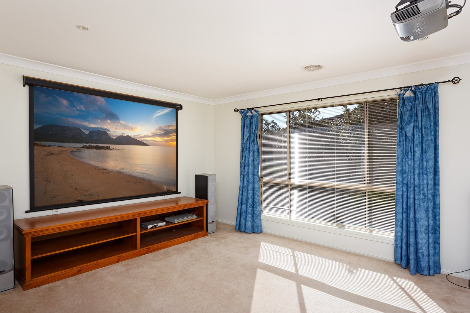 33 Womboin Crescent GLENFIELD PARK 6