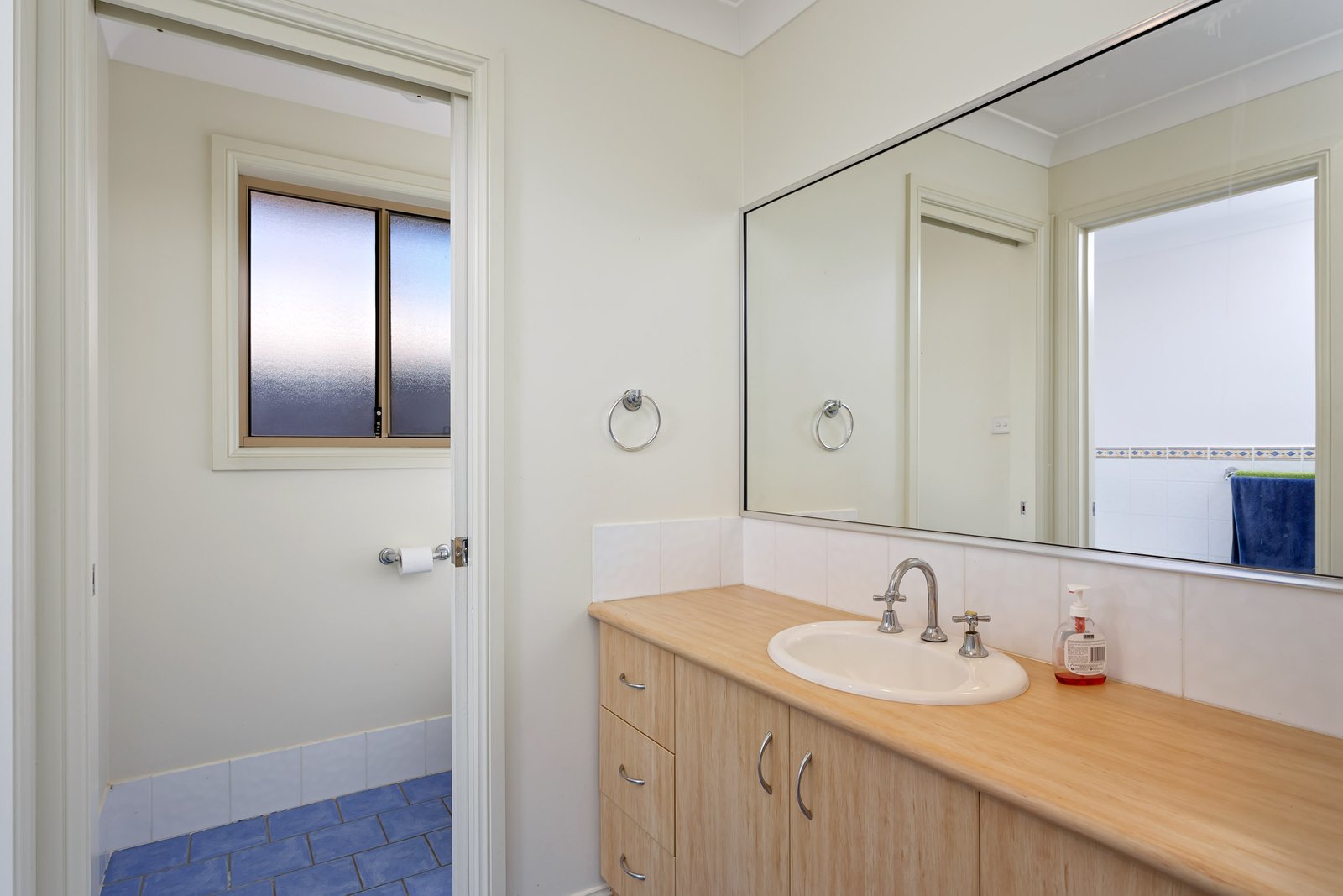 33 Womboin Crescent GLENFIELD PARK 8