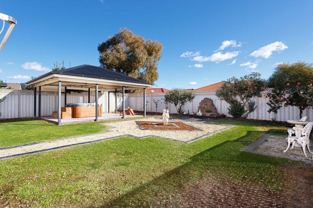 33 Womboin Crescent GLENFIELD PARK 12
