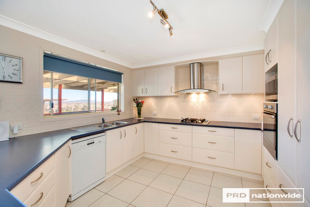 33 Woodbry Crescent TAMWORTH 2