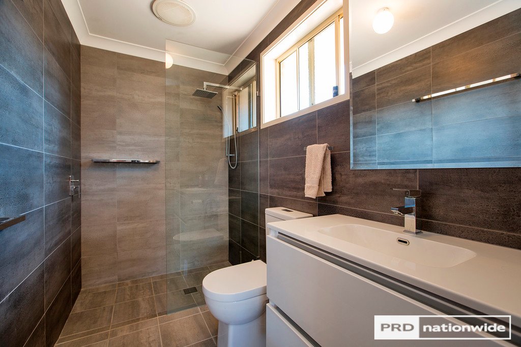 33 Woodbry Crescent TAMWORTH 5