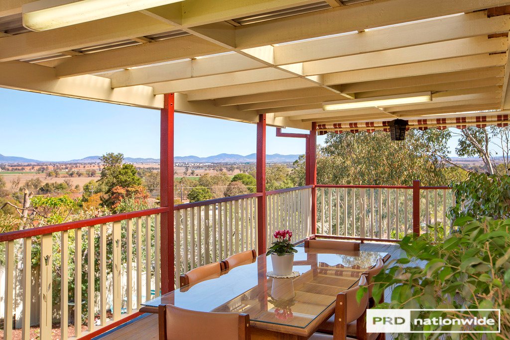 33 Woodbry Crescent TAMWORTH 14