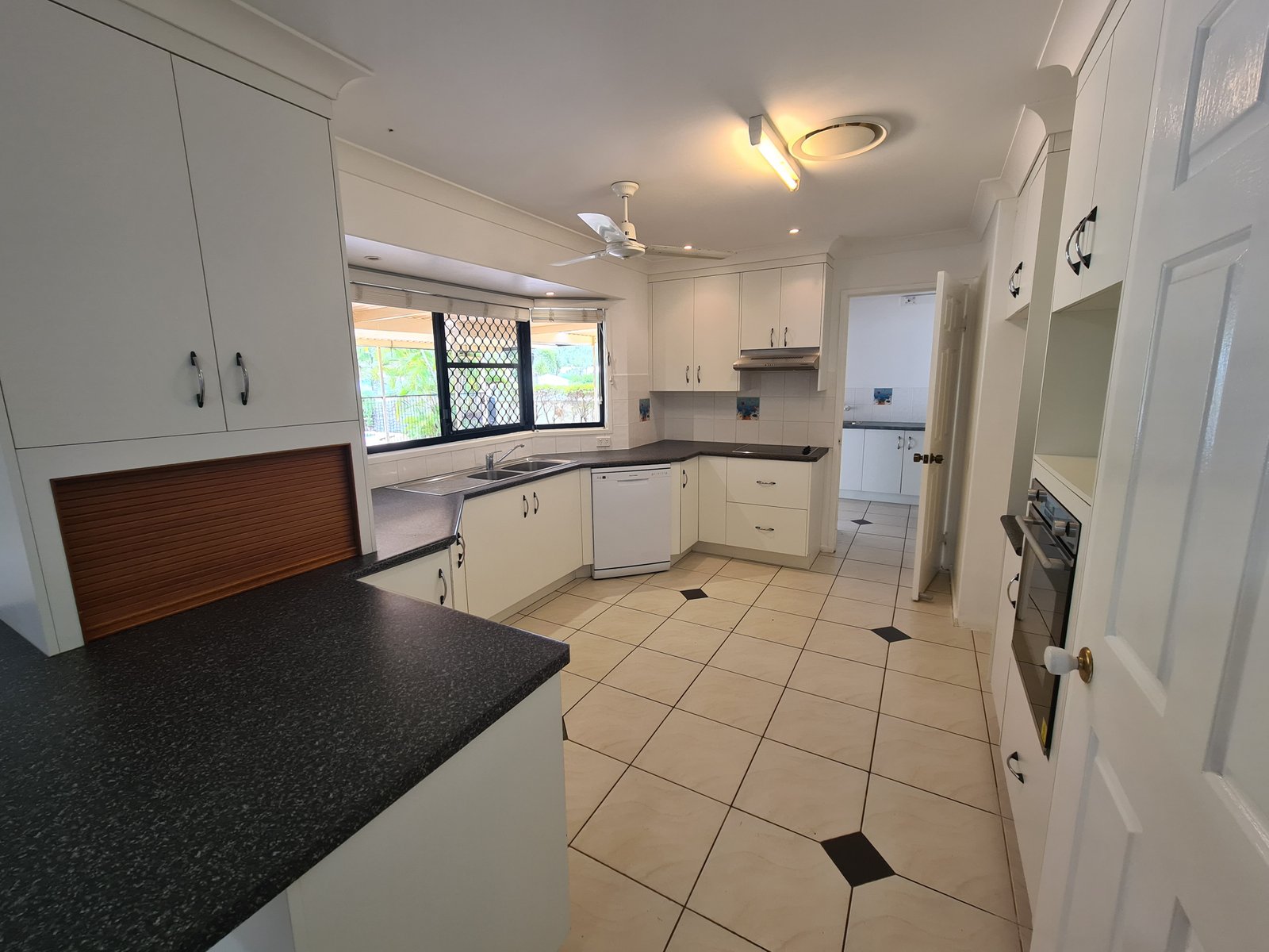 33 Wyndham Avenue BOYNE ISLAND 3