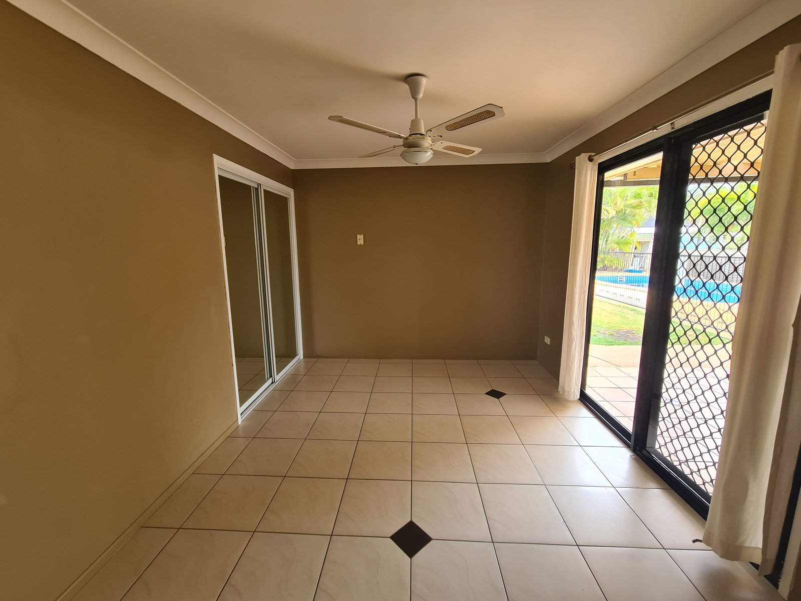 33 WYNDHAM Avenue BOYNE ISLAND 17