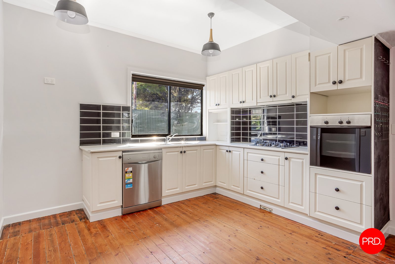 330 High St  KANGAROO FLAT 4