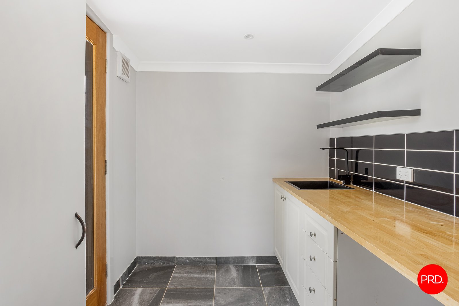 330 High St  KANGAROO FLAT 13