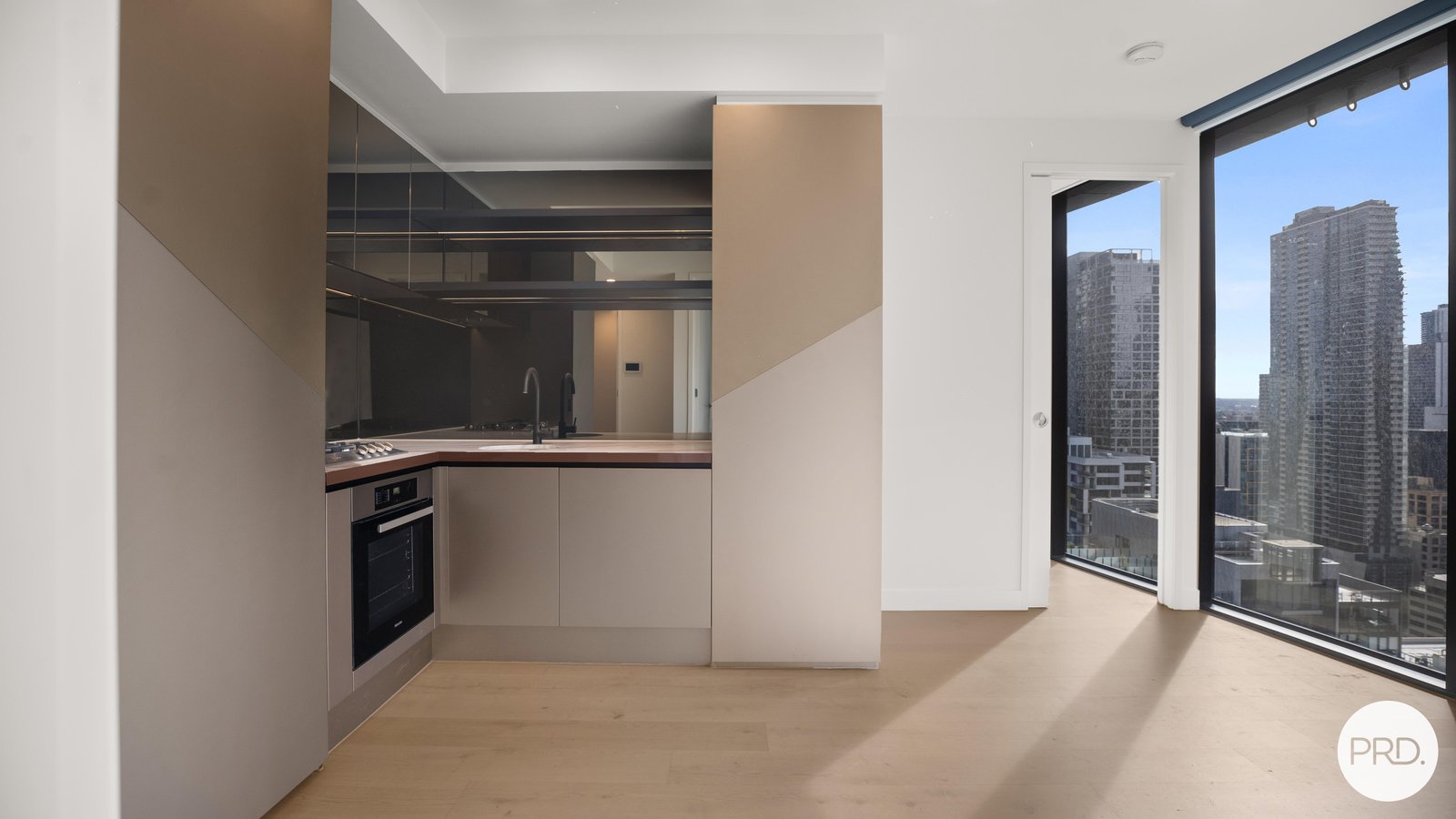 3305/138 Spencer Street MELBOURNE 8