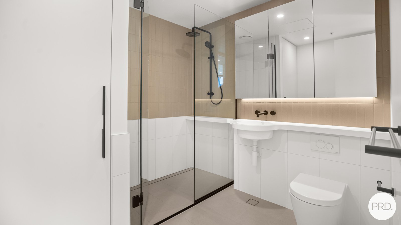 3305/138 Spencer Street MELBOURNE 9