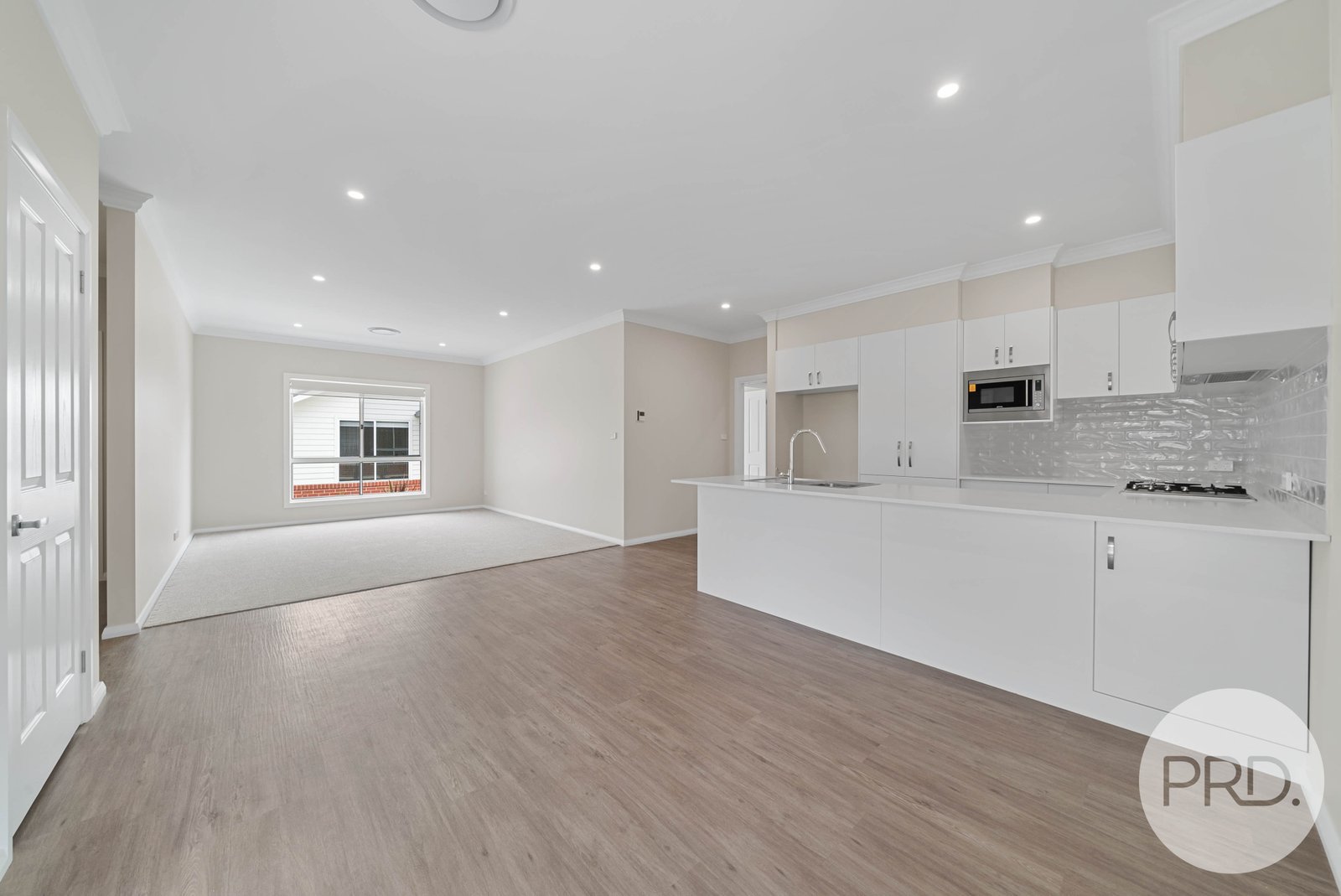 3/309 Lake Albert Road KOORINGAL 2