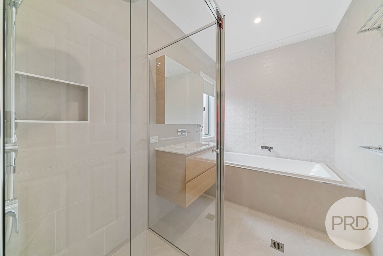 3/309 Lake Albert Road KOORINGAL 5