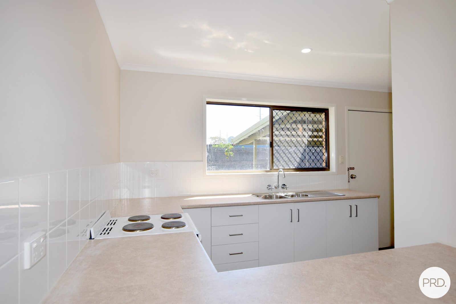 3/31 French Street GLADSTONE 8