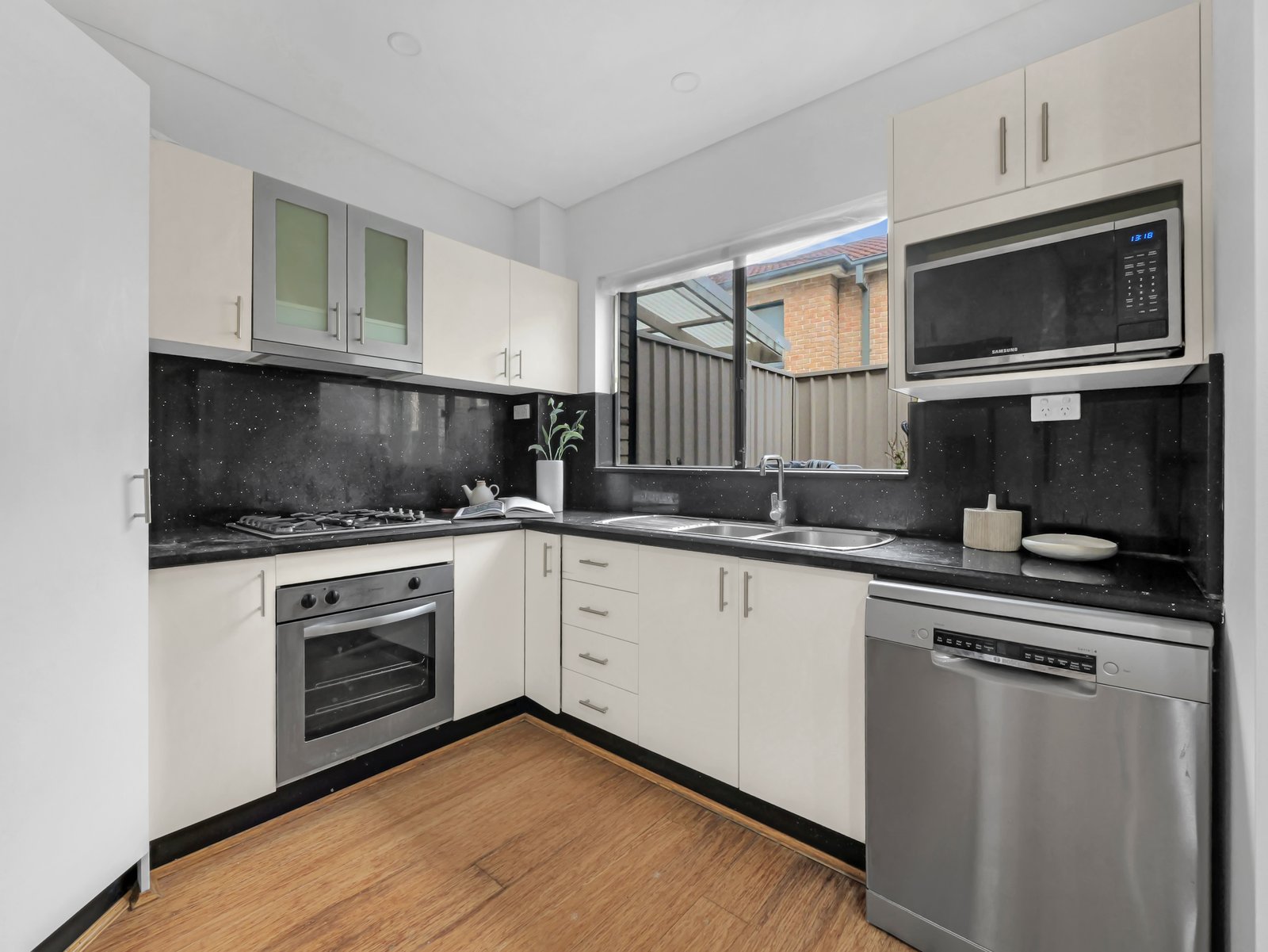 3/31 New Orleans Crescent MAROUBRA 6