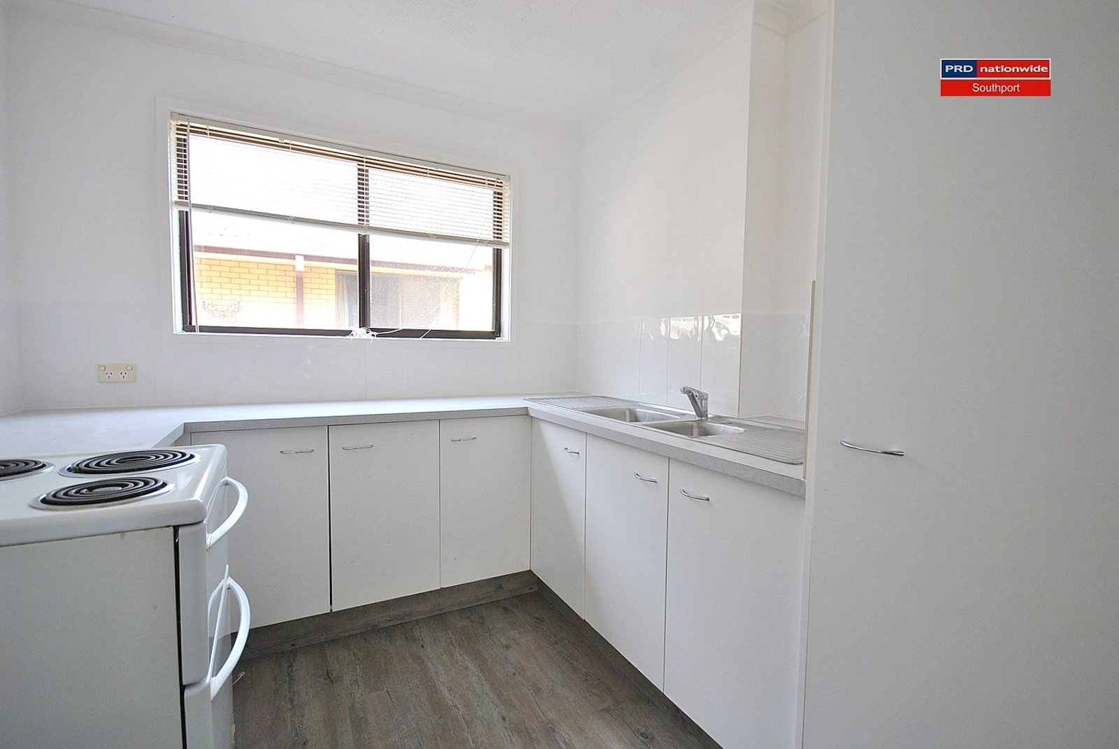 3/31 White Street SOUTHPORT 3