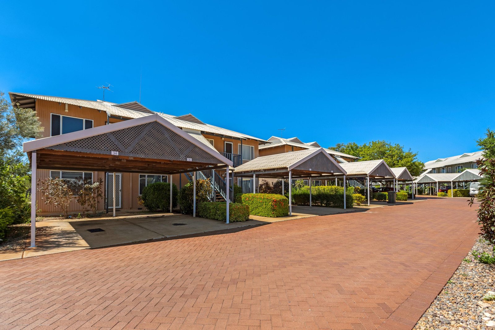 33/10 De Pledge Way CABLE BEACH 19