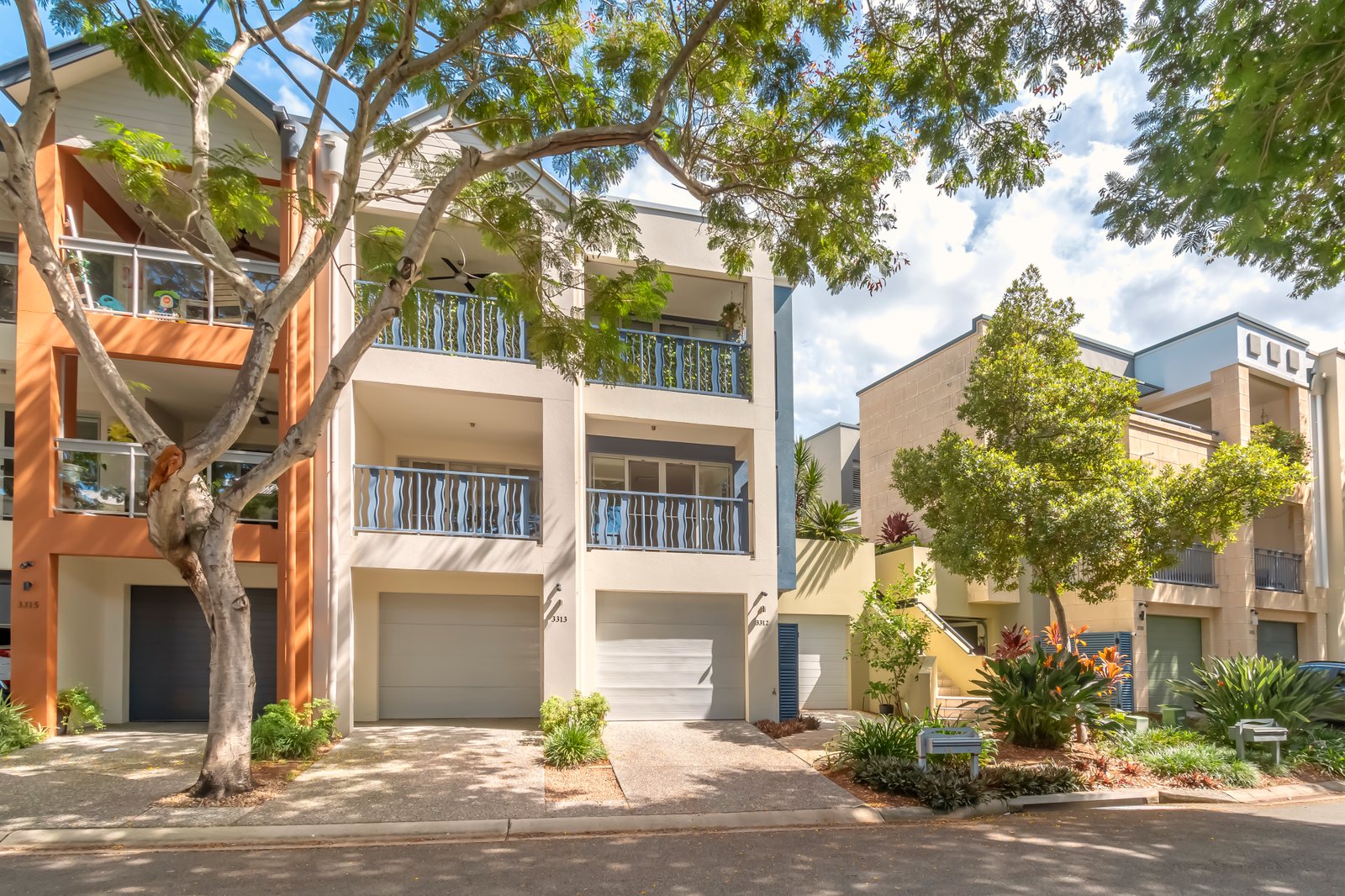 3313 Central Place CARRARA 2