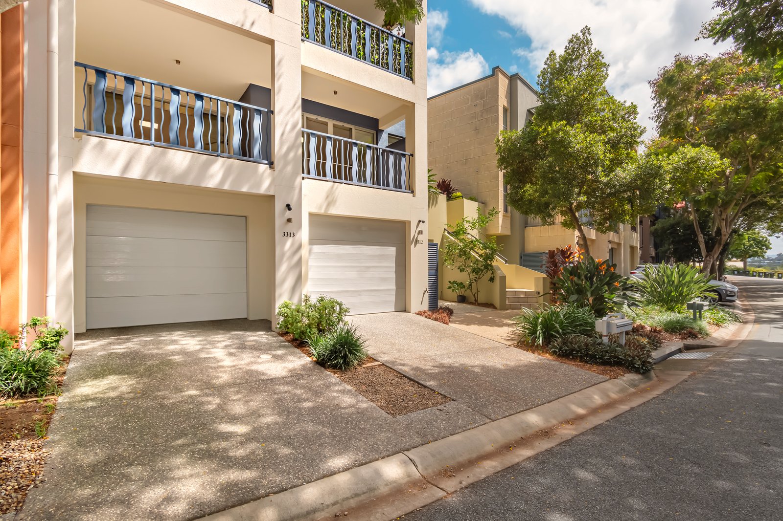 3313 Central Place CARRARA 3