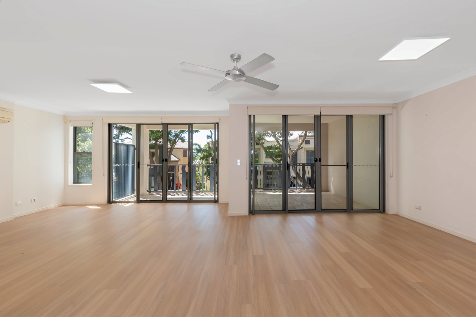 3313 Central Place CARRARA 4